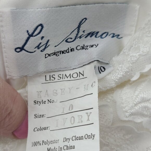 Liz Simon Designed in Calagary Kasey Ivory Wedding Dress with Train SZ 10 - Picture 11 of 15